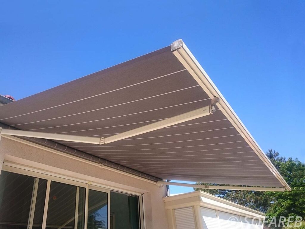 stores-protection-solaire-professionnel-terrasse
