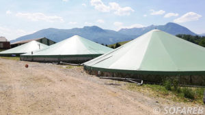 agriculteur-bâche-protection-bassins-fosse
