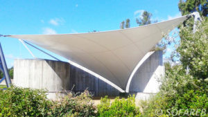 Voile-ombrage-architecture-protection-solaire