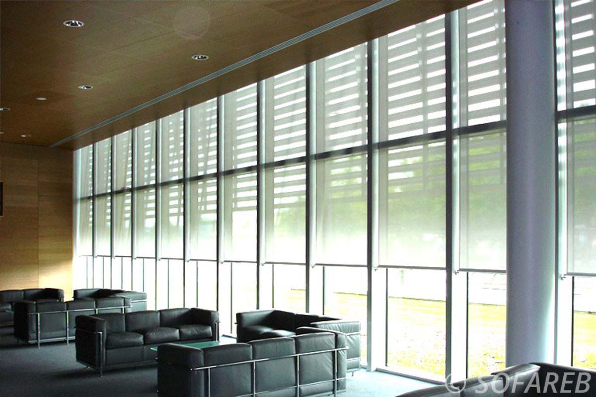 Store intérieur isolant thermique