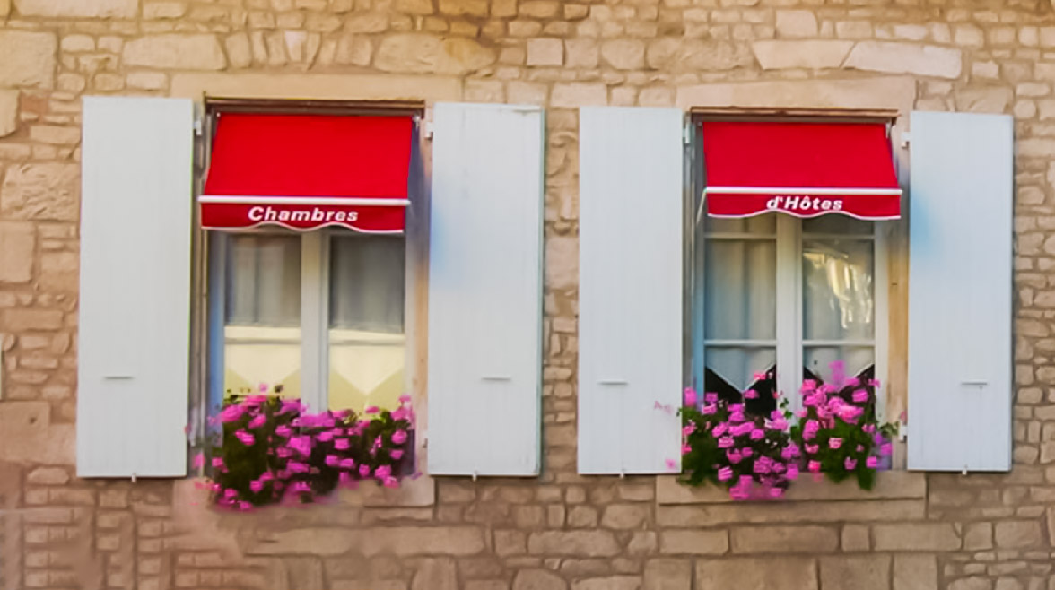 Store à projection pour un gîte en Vendée